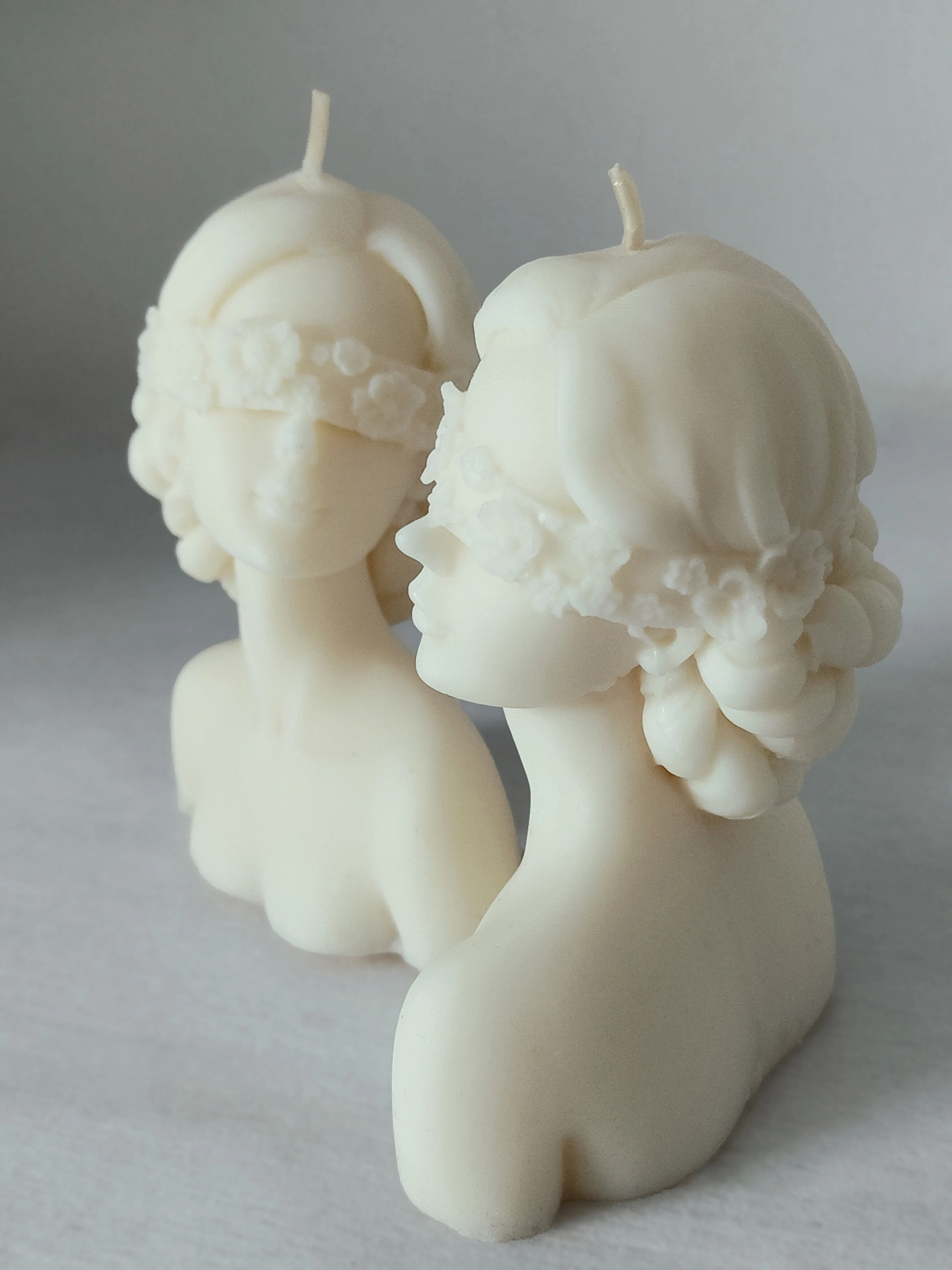 Świeca sojowa kobieta z opaską na oczach